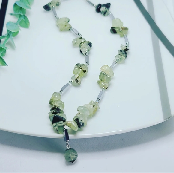 Prehnite necklace - Picture 2 of 4